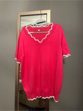 Bright Pink V-Neck Short Sleeve Sweater with White Scalloped Trim